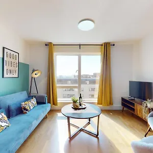 Water View Apartment- 2 Bed - Bay - Free Parking!! , Cardiff United Kingdom